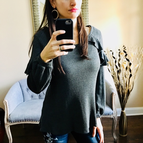 ✨NEW✨Adorable Ruffle Top - Picture 3 of 7